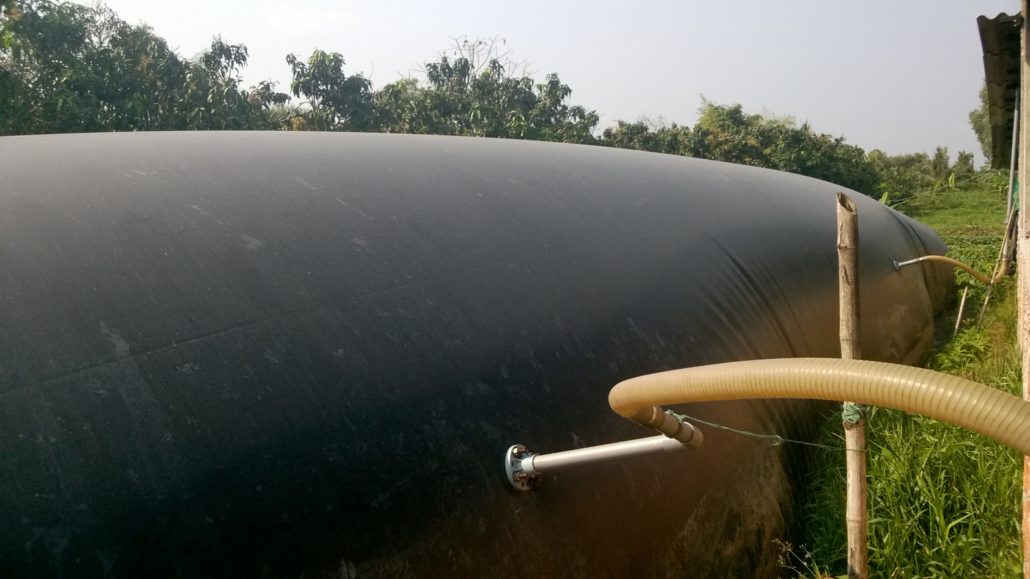 Dùng màng chống thấm HDPE làm hầm biogas
